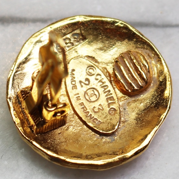 Chanel Lion Medallion Gold Plated Vintage Clip-on Earrings RARE! EUC ~ HOST PICK - Picture 9 of 16